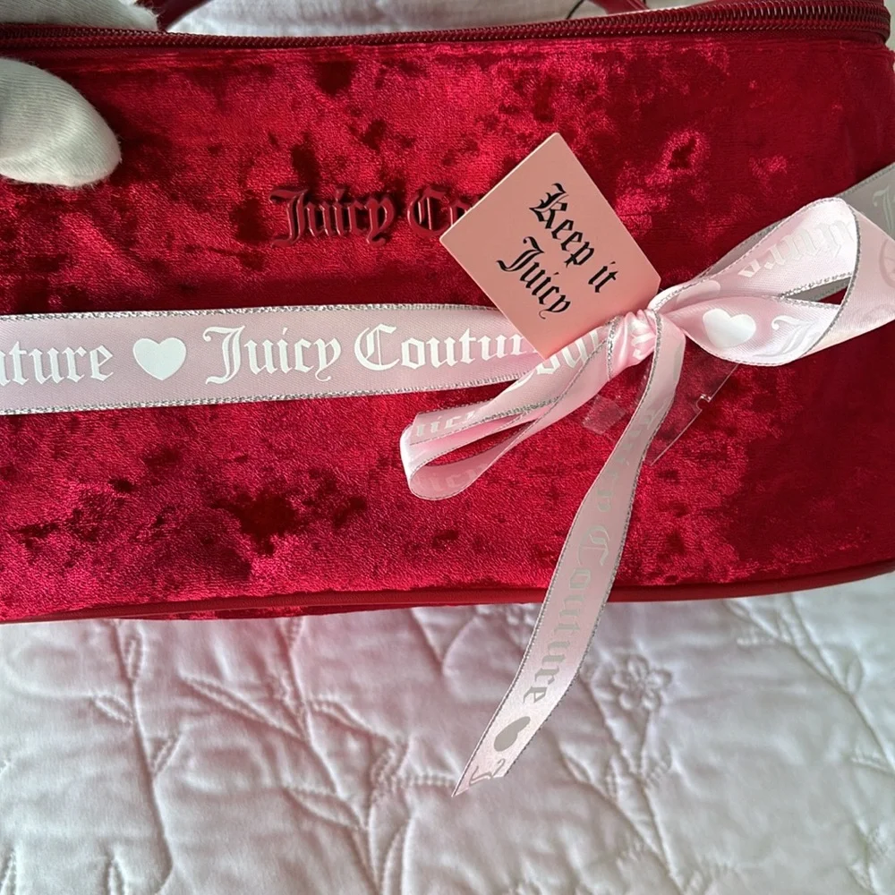 🔥❤️Juicy Couture red velour travel bag  set NWT